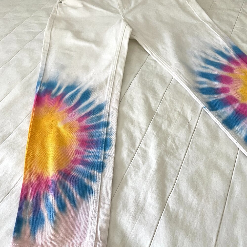 🌞 “Walking on Sunshine” Free Speech Jeanies – Size 8